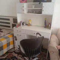 میزتحریر با صندلی ب فروش میرسد