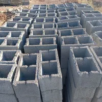 بلوک سیمانی با بهترین کیفیت تعداد350عدد و آجر کهنه