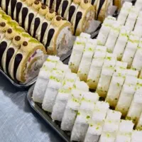 فروشندگی قنادی.خانم.شیفت عصر