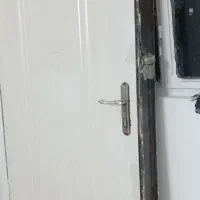 درب ورودی سفید  تمیز