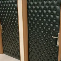 لطفا کامل بخونین ضداب در حمام سرویس عایق روکش چرم