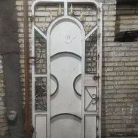 درب حیاط در حد نو قیمت توافقی تخفیف پای معامله