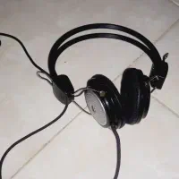 ۲ عدد هدفون و پخش کننده