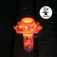 فورج انواع قطعات فلزی توسط تیم حرفه ای و متخصص
