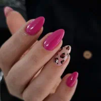کاشت ناخن.زیبایی ناخن هات به دستان حرفه ای ما
