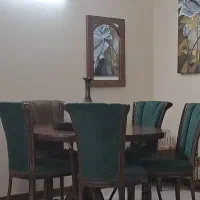 یه دست مبل راحتی ۷ نفره همراه میز غذاخوری ۵ نفره