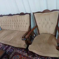 یک دست مبل ۷ نفره  و میز ناهار خوری ۸ نفره