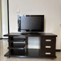 تلویزیون ۲۲ اینچ سامسونگ و میز تلویزیون
