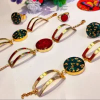 دستبند النگویی طرح جدید رزینی با حرف اول اسم