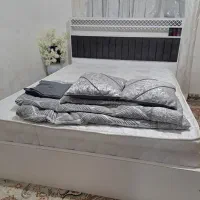 تخت خواب با تشک ومیزوست روتختی