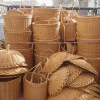 بافنده سبد حصیری با قالب