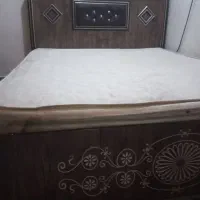 تخت خواب چوبی تمیز و سالم