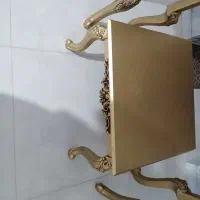 میزجلومبلی طلایی