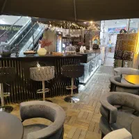 خانم باریستا یا آشنا به امور کافه