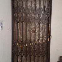 در آکاردئونی درب کشویی اهنی سالم
