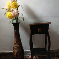 میز ، گل و گلدان