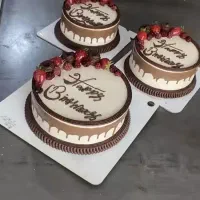 نیازمند فروشنده وارد جهت کار در قنادی شیرینی فروشی