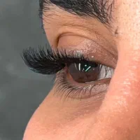 انجام تمامی مدلهای کاشت مژه فقط با ۵۰۰
