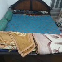 تخت دونفره همراه با میز توالت چهار کوشه بدون اینه