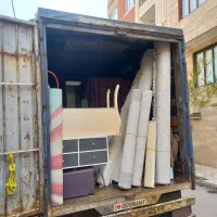 باربری .حمل بارنقل اثاثیه منزل .کارگر خالی