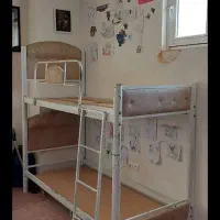 تخت دوطبقه فلزی کارکرده حدود ۱۷۰ در ۸۰ بدون تشک