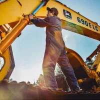 سرویسکار ماشین آلات معدنی