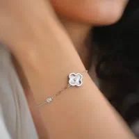 دستبند ظریف و مینی‌مال طرح ونکلیف وارداتی