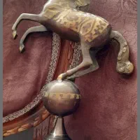 مجسمه اسب برنزی زیبا