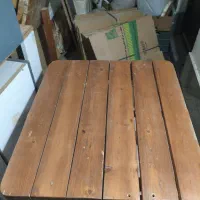 میز تکی بدون صندلی هستش