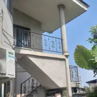 اپارتمام دو طبقه طبقه بالا را پله جدا
