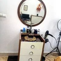 تخت ومیز آرایش