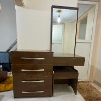 میز آرایش بسیار شیک، دراور، چهار کشوی لباس و صندلی
