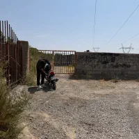 باغ ۷۰۰ متری با آب