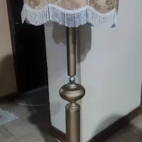 آباژور ایستاده