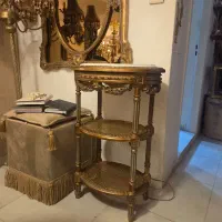 میز اتاژور کنار سالنی