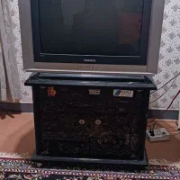 یک دستگاه تلویزیون 29اینچ سامسونگ با کنترل