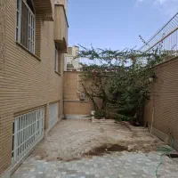 ویلایی/۱۵۵ متر/قدیم‌ساخت/دارای تراکم ۴ طبقه