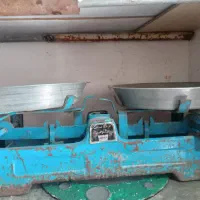 یک عدد ترازو+۴وزنه ارزون گذاشتم فقطمشتری زنگ بزنه