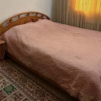 سرویس خواب چوب شامل تخت و‌پاتختی و دراور