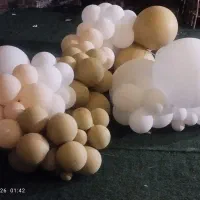 بادکنک سفید طلایی تولد جشن کودک