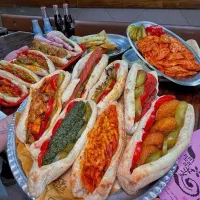 به یک ساندویچ زن جهت کار در ساندویچی نیازمندیم