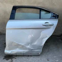 در اصلی فورد تاروس بی رنگ (درب عقب سمت راننده)