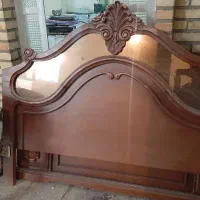 تخت دونفره یه همراه کمد و کشو پاتختی