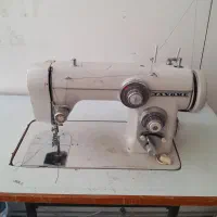 چرخ خیاطی و گلدوزی ژانومه در حد نو