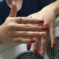 کاشت و ژلیش ناخن