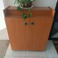 جاکفشی، میز ودوعدد صندلی