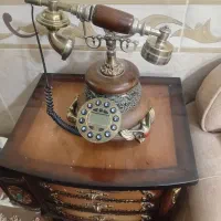 تلفن به همراه میز