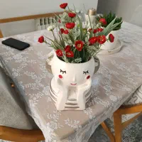 گلدان دختر زیبا