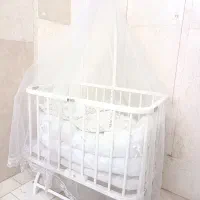 تخت خواب نوزاد و کودک در حد کاملا نو