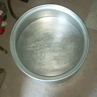 یک ععد قابلمه‌ای  بزرگ وکتری روی